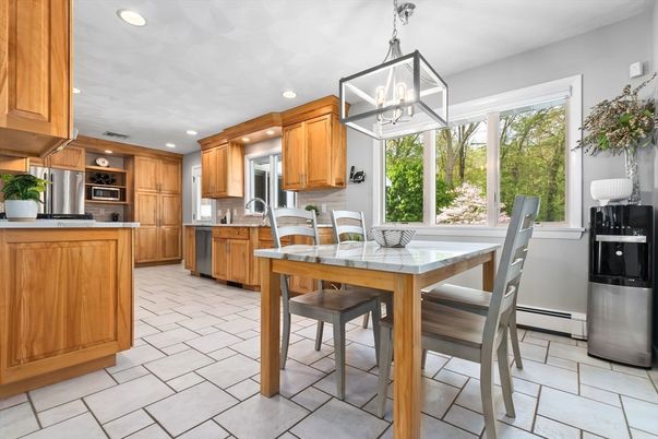 Dining room, Interior, Kitchen, Pendant Lights, Recessed Lighting, Stainless Steel Appliances