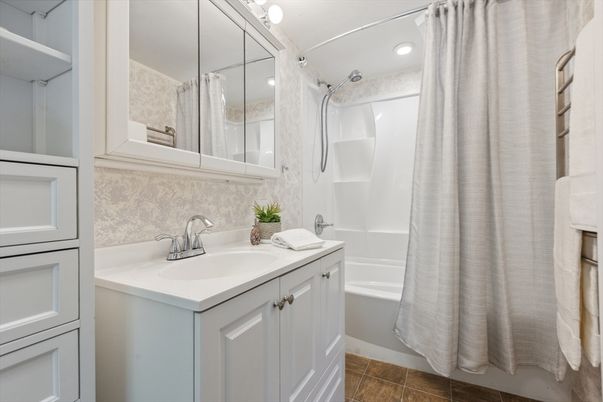 Bathroom, Interior, Recessed Lighting