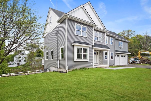 Attached, Exterior, Facade, Farmhouse