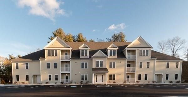 Exterior, Facade, Rowhouse