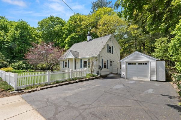 Detached Garage, Exterior
