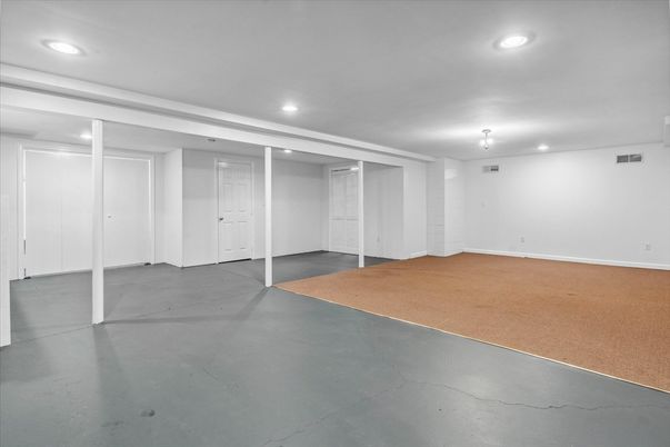 Empty room, Interior, Recessed Lighting