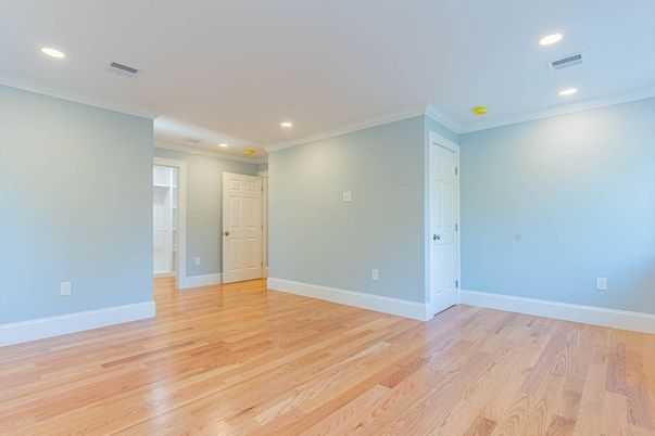 Empty room, Interior, Recessed Lighting, Wood Texture Flooring