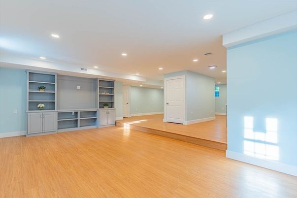 Empty room, Interior, Recessed Lighting, Wood Texture Flooring