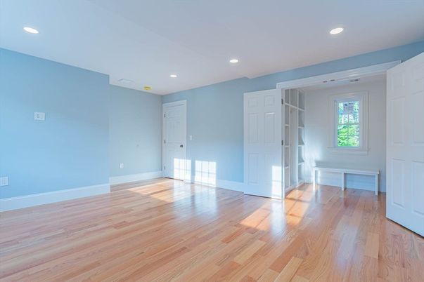 Empty room, Interior, Recessed Lighting, Wood Texture Flooring