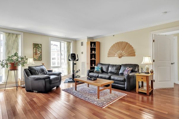 Fitness Equipment, Interior, Living room, Wood Texture Flooring