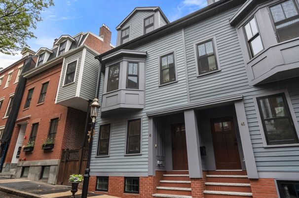 Exterior, Facade, Brick Facade, Rowhouse
