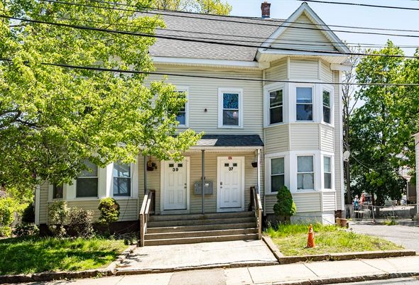 Exterior, Facade, Queen Anne Victorian