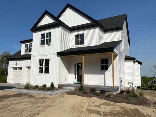 Attached, Exterior, Facade, Farmhouse