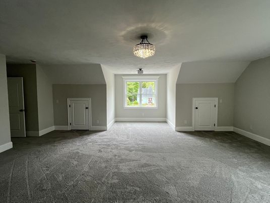 Empty room, Interior