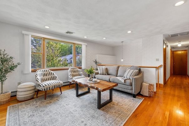Interior, Living room, Pendant Lights, Recessed Lighting, Wood Texture Flooring