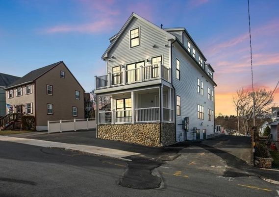 Exterior, Facade, Farmhouse