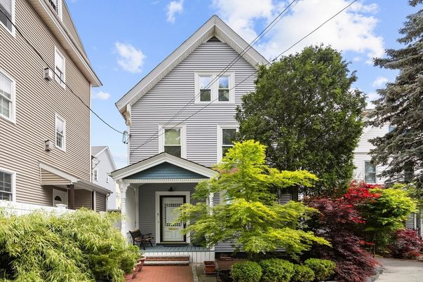 Exterior, Facade, Queen Anne Victorian