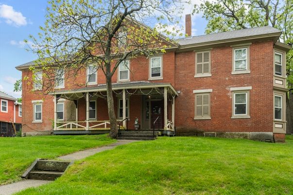 Exterior, Facade, Brick Facade, Georgian