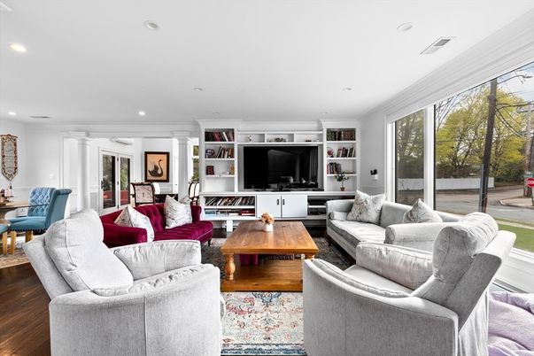 Interior, Living room, Recessed Lighting, Wood Texture Flooring