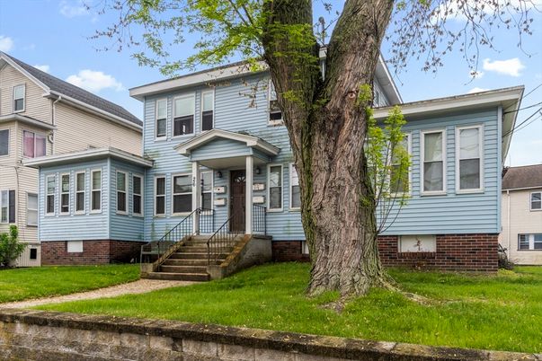 Exterior, Facade, Queen Anne Victorian