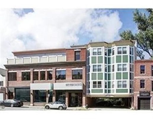 Exterior, Facade, Rowhouse