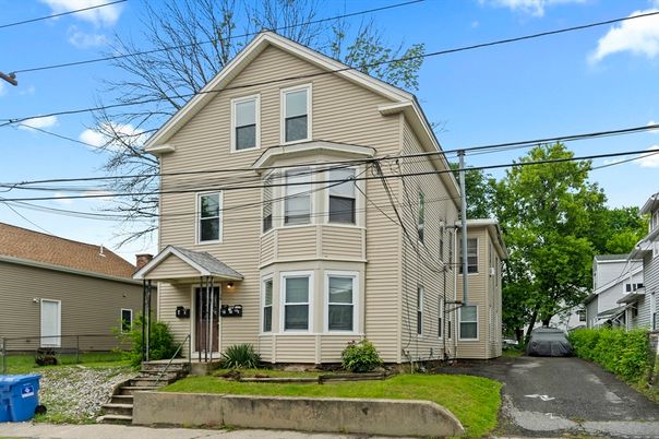 Exterior, Facade, Queen Anne Victorian
