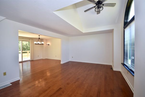 Empty room, Interior, Pendant Lights, Wood Texture Flooring