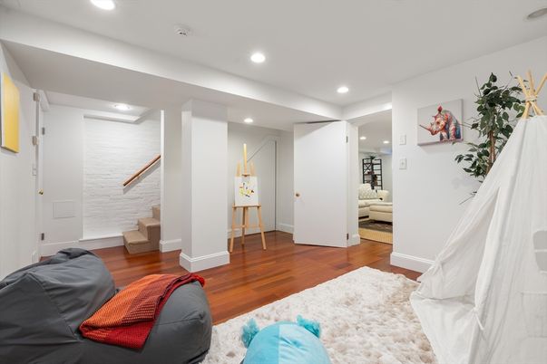 Interior, Recessed Lighting, Wood Texture Flooring