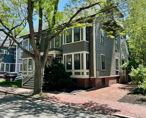 Exterior, Facade, Rowhouse