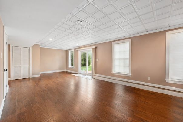 Empty room, Interior, Recessed Lighting, Wood Texture Flooring