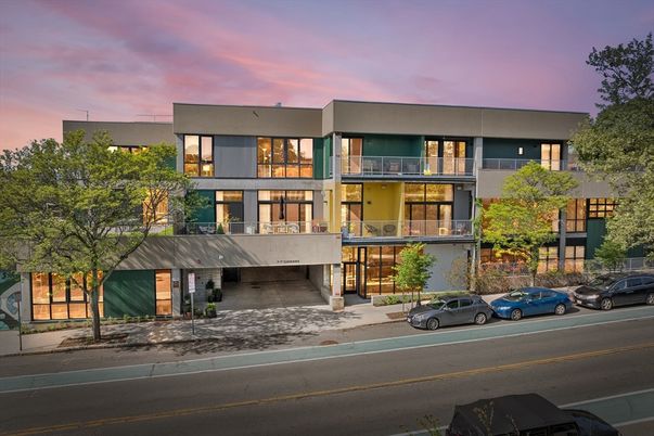 Exterior, Facade, Modern