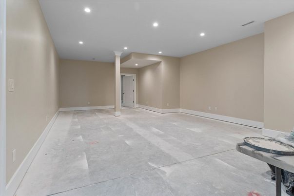 Empty room, Interior, Recessed Lighting