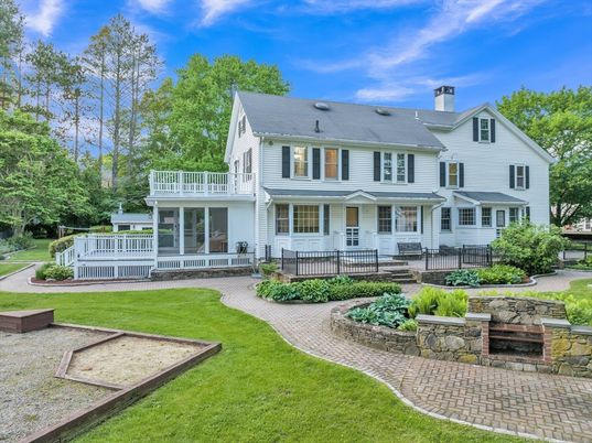 Backyard, Exterior, Facade, Farmhouse