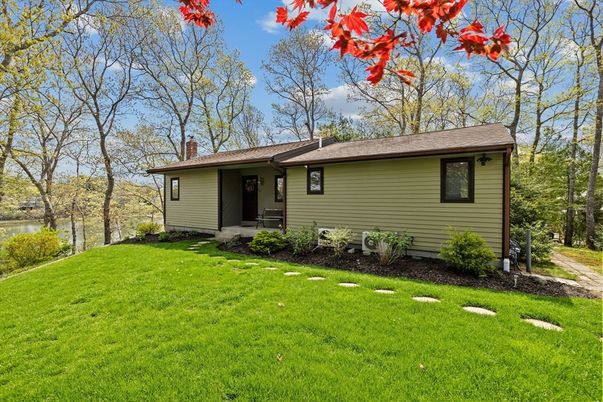 Exterior, Lake