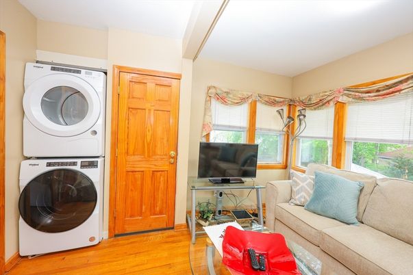 Interior, Utility Closets, Washer, Wood Texture Flooring