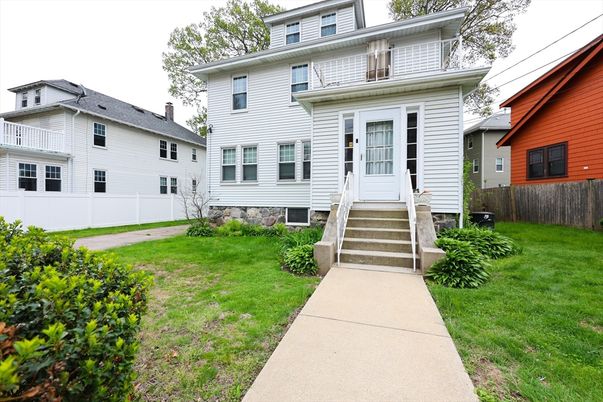 Exterior, Facade, American Foursquare