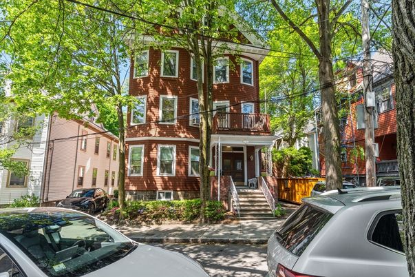 Exterior, Facade, Brick Facade, Rowhouse
