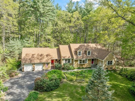 Attached, Exterior, Facade, Cape Cod