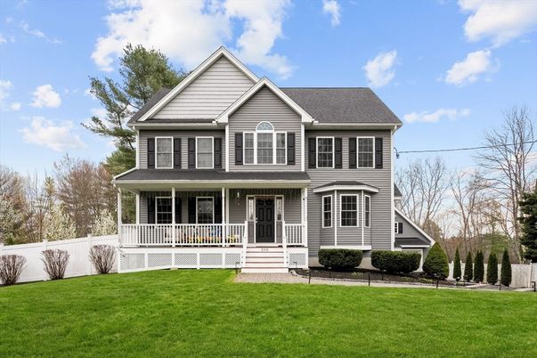 Exterior, Facade, Farmhouse