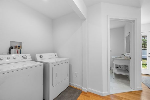 Interior, Utility Closets, Washer, Wood Texture Flooring