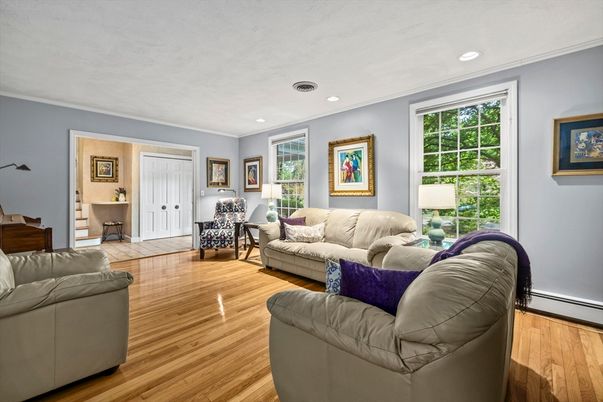 Interior, Living room, Recessed Lighting, Wood Texture Flooring