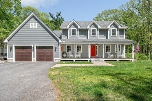 Attached, Exterior, Facade, Farmhouse