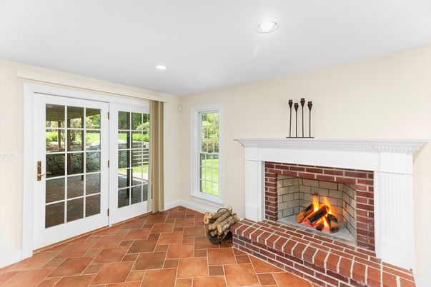 Fireplace, Interior, Recessed Lighting