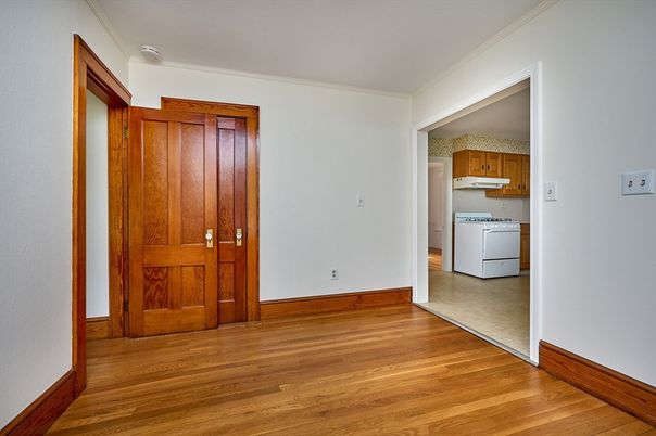 Interior, Washer, Wood Texture Flooring