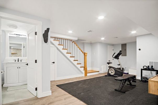 Fitness Equipment, Interior, Recessed Lighting, Wood Texture Flooring