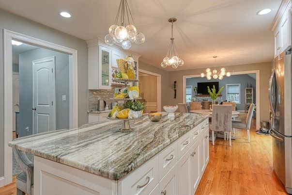 Chandelier, Dining room, Interior, Kitchen, Pendant Lights, Recessed Lighting, Wood Texture Flooring