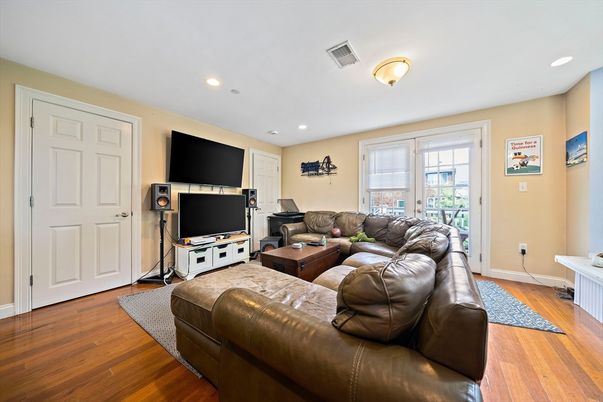Interior, Living room, Recessed Lighting, Wood Texture Flooring