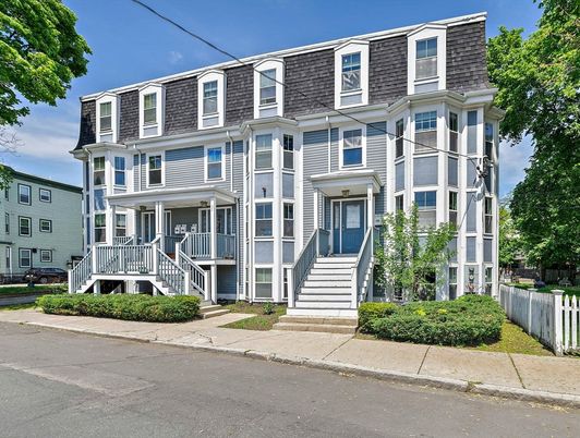 Exterior, Facade, Rowhouse
