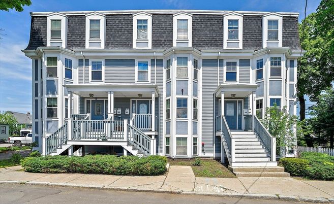 Exterior, Facade, Rowhouse