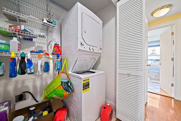 Interior, Utility Closets, Washer, Wood Texture Flooring