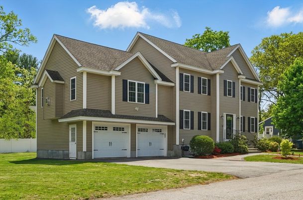 Attached, Exterior, Facade, Farmhouse