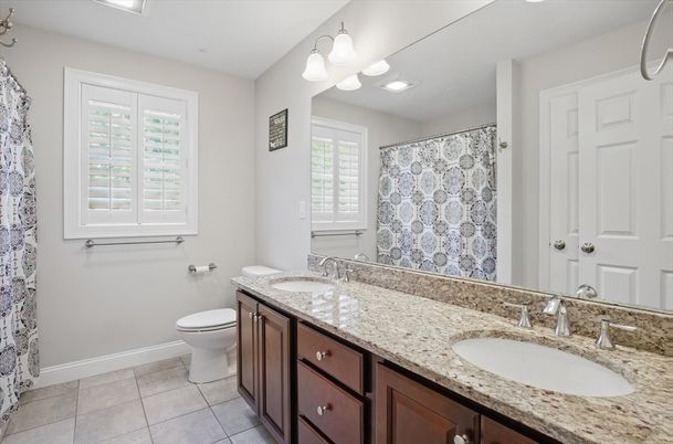 Bathroom, Dual Sink Vanities, Interior