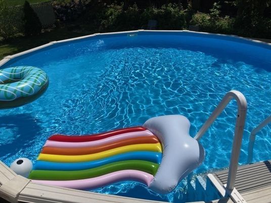 Exterior, Playground, Pool