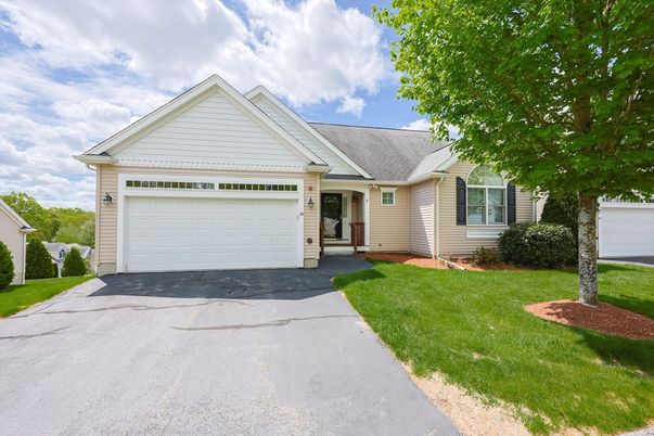 Attached, Exterior, Facade, Ranch